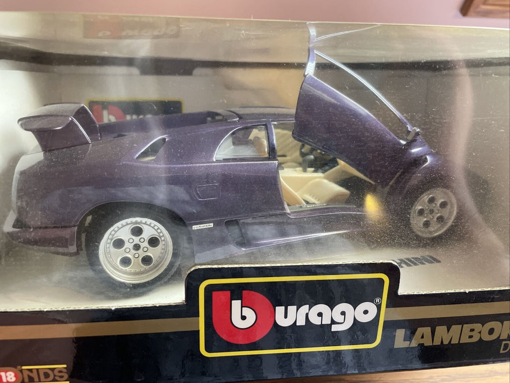 Bburago- 1:18 scale 1990 Lamborghini Diablo (Red), together with a Lamborghini Miura, 1990 Lamborghi Bburago- 1:18 scale 1990 Lamborghini Diablo (Red), together with a Lamborghini Miura, 1990 Lamborghi