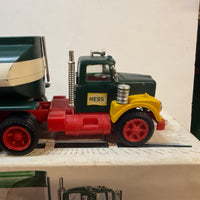 1967 Hess “Red Velvet” tanker with box Lot-2