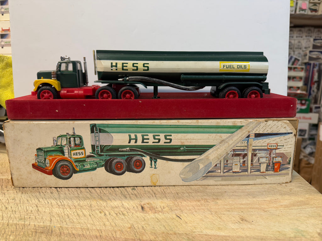 1967 Hess Tanker Truck red velvet With the box!!