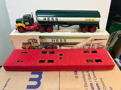 1967 Hess “Red Velvet” tanker with box Lot-2