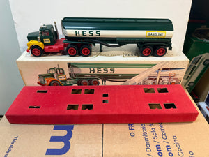 1967 Hess “Red Velvet” tanker with box Lot-2
