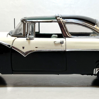 1 24 Danbury Mint 1962 Ford Thunderbird Corinthian White Sports Roadster Convertible with Docs. Pristine Condition. Never Displayed