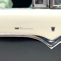 1 24 Danbury Mint 1962 Ford Thunderbird Corinthian White Sports Roadster Convertible with Docs. Pristine Condition. Never Displayed