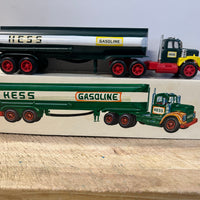 1968 Hess tanker Truck With Box Lot-12